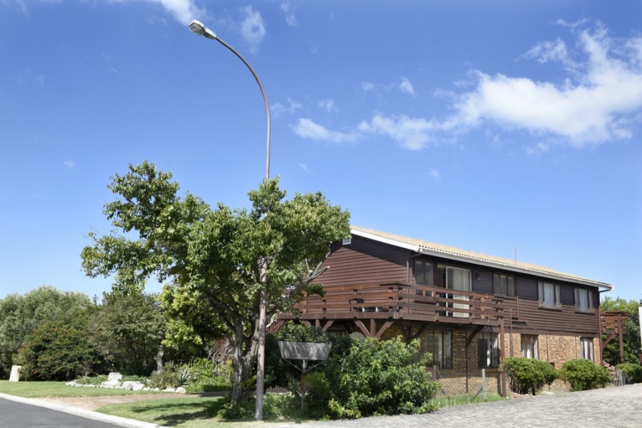 4 Bedroom Property for Sale in Heuningkloof Western Cape